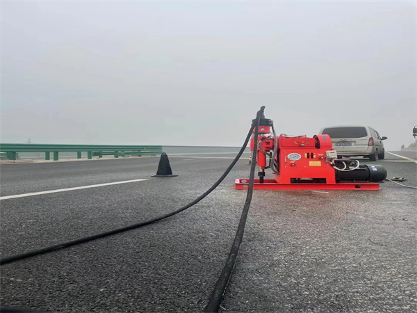 大岭山镇马路路基路面开裂下沉注浆加固灌浆