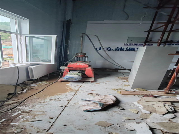 大岭山镇地基基础下沉墙体裂缝加固注浆顶升施工