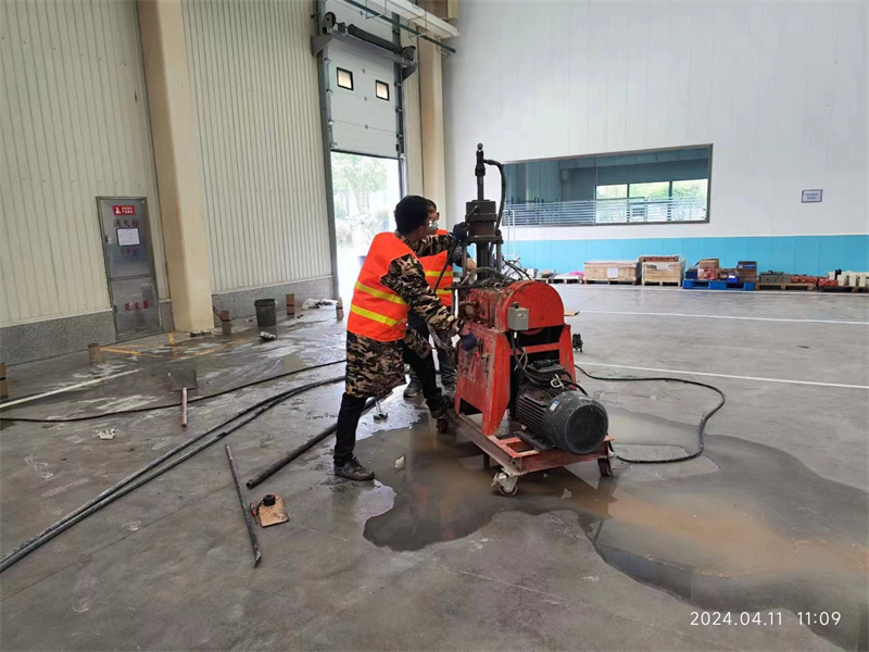 大岭山镇厂房地面下沉塌陷注浆加固施工